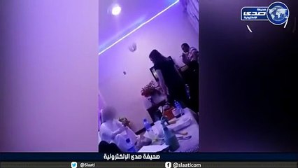 بالفيديو مضاربة بين مواطن سعودي وبعض الفتيات الفلبينيات في البحرين