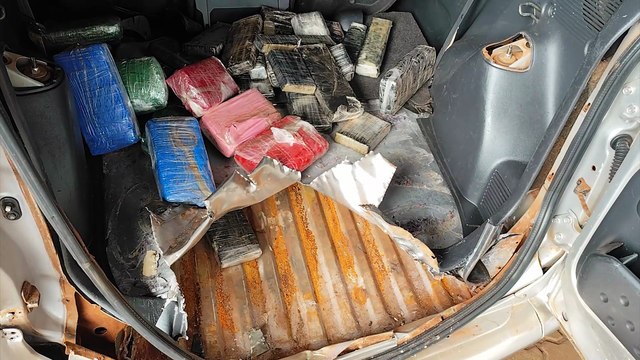 PRF 'desmonta' carro e apreende grande quantidade de maconha em Cascavel