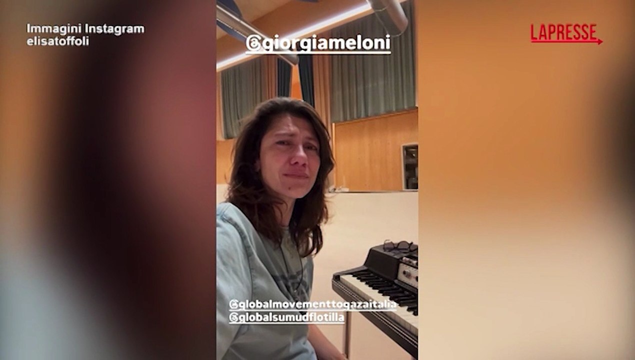 Flotilla, Elisa in lacrime fa appello a Meloni: "Portate voi gli aiuti a Gaza, stanno morendo"