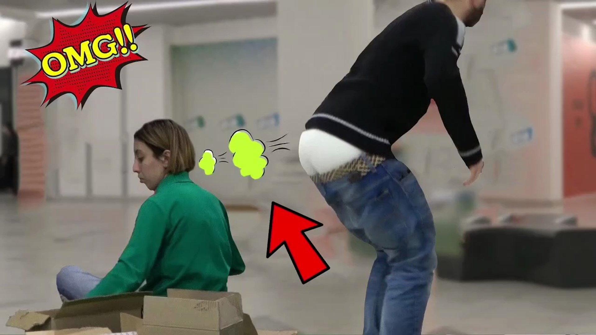⁣Farting in Public PRANK 💃💨 -  (Two crazy guys )
