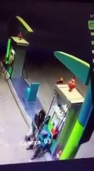 بالفيديو تعرض محطة وقود بتبوك لسطو مسلح