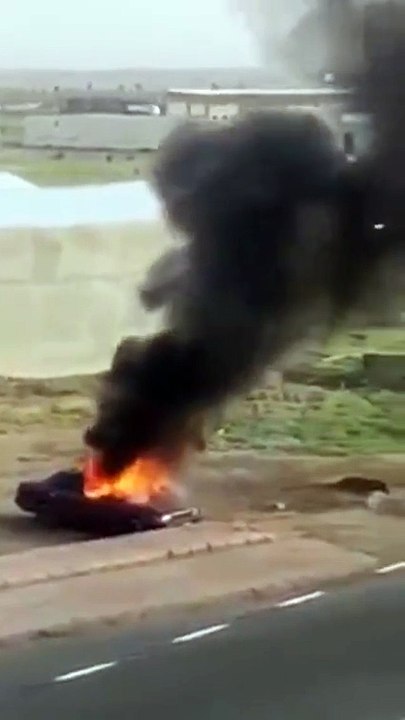 هذا ما فعله ثلاثة أشخاص عند رؤيتهم الدورية الأمنية أثناء سرقتهم لسيارتين بالسعودية