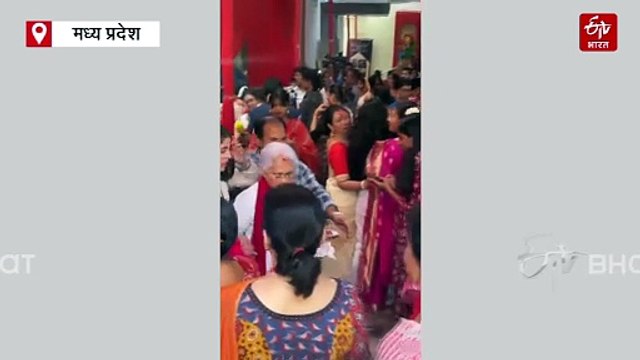 अमिताभ बच्चन की नातिन नव्या अचानक पहुंचीं भोपाल, कालीबाड़ी में जया बच्चन थीं साथ