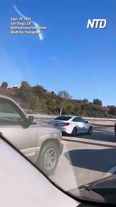 🇺🇸🛬 FLASH | Un petit avion Cessna a effectué un atterrissage d’urgence sur le terre-plein central d’une autoroute de San Diego à l’heure de pointe. Il n’y a pas eu de blessés.