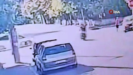 İki ayrı kaza kamerada: Motosikletli köpekle birlikte savruldu