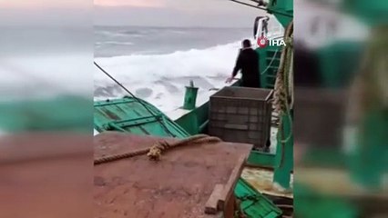 Karadeniz fena coştu; balıkçı teknesinde yürekler ağza geldi