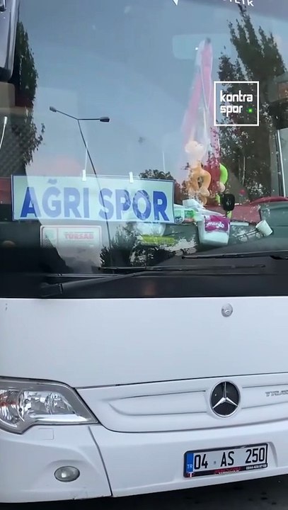 Ağrı 1970 SK takım otobüsü Kayseri'de alt geçitte sıkıştı