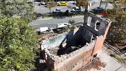 İstanbul'da 2 katlı bina çöktü