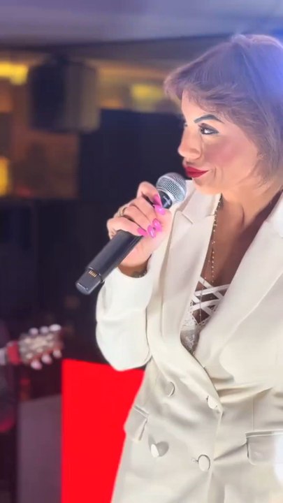 Giusy Attanasio - "E Mò Te Cerco"  LIVE