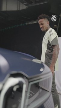 Los jugadores del Real Madrid recibieron sus nuevos coches