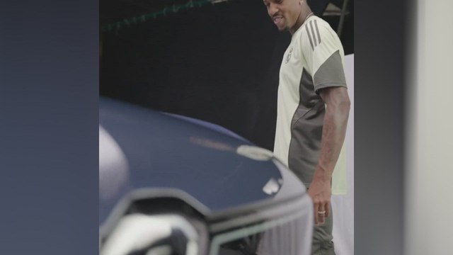 Los jugadores del Real Madrid recibieron sus nuevos coches