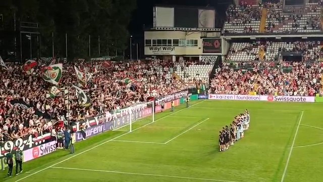 La celebración del RAYO VALLECANO a la primera GRAN NOCHE DE CONFERENCE LEAGUE en VALLECAS