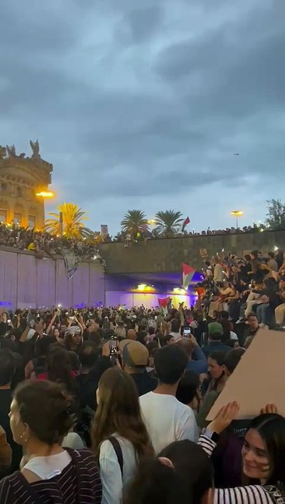Cientos de manifestantes cortan la Ronda Litoral