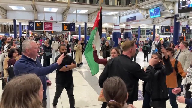 Pro-Palestinian PROTESTERS Clash with COMMUTERS at London Station After Manchester Synagogue Attack