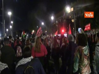 Il corteo per la Global Sumud Flotilla arriva a Piazzale Ostiense a Roma