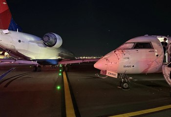 ext-Dos aviones chocan en aeropuerto LaGuardia de Nueva York-021025