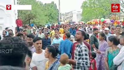 रघुनाथ पैलेस की कचहरी में बैठे रियासत के महाराजा टीएस सिंहदेव