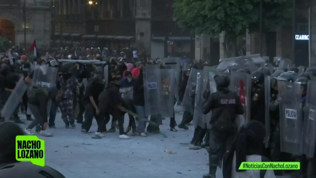 Encapuchados arremetieron contra policías capitalinos durante la marcha por el 2 de octubre