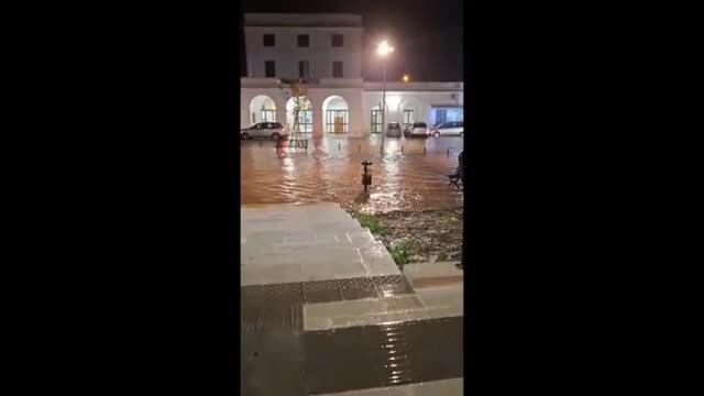 Ostuni, un violento nubifragio sulla città. Disperso un uomo