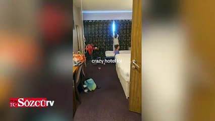 Otel odasının perdelerini açan aile manzara karşısında hayrete düştü