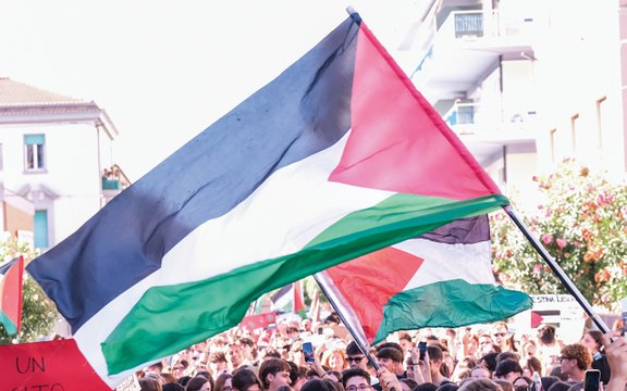 Flash mob in 100 ospedali per i 1677 medici uccisi a Gaza dal 7 ottobre