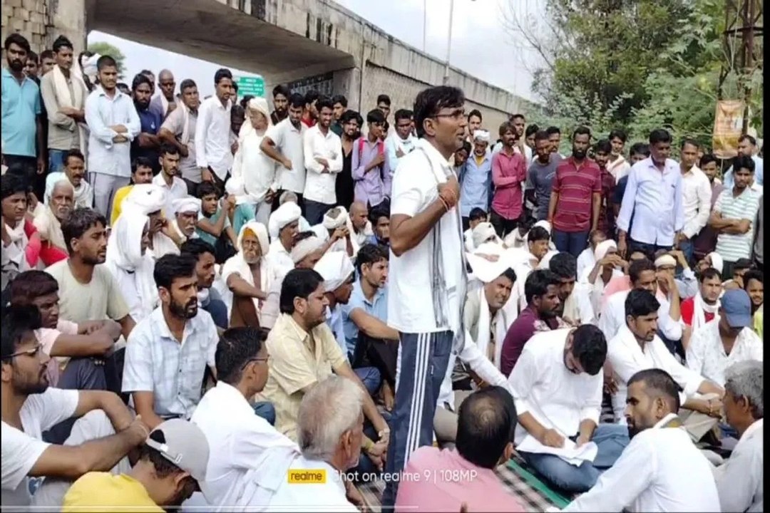 वनकर्मियों से विवाद के बाद जंगल में बकरियां चराने वाले युवक की आत्महत्या, ग्रामीणों का धरना प्रदर्शन , हाइवे जाम का  प्रयास