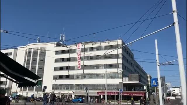 Venezia, striscione per Gaza a piazzale Roma: il video