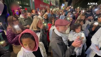 Flash mob pro Gaza davanti all'ospedale per ricordare i 1.677 operatori sanitari uccisi