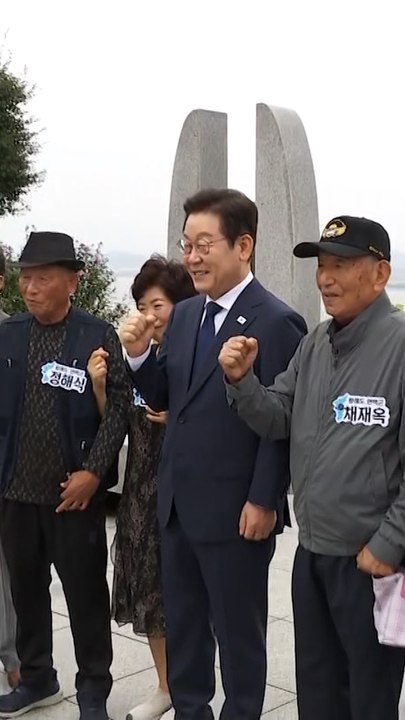 실향민 만난 이 대통령 “북, 이산가족 생사 확인·소통 고려하면 좋겠다”