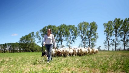 El sector lácteo promueve un movimiento social para animar a los jóvenes a quedarse en el campo