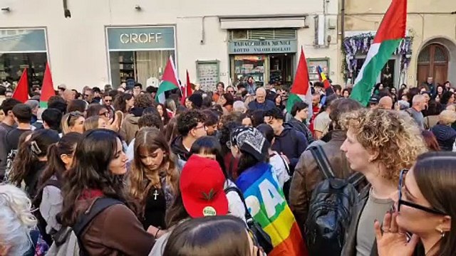 Migliaia di persone in piazza a Pistoia per la Palestina