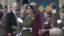 Le roi Philippe, la reine Mathilde et la princesse Élisabeth acclamés à leur arrivée au palais grand-ducal