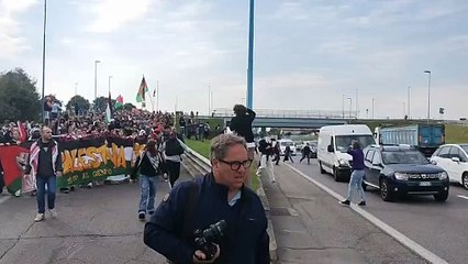 Brescia, corteo pro Pal alle 11.45 blocca la tangenziale ovest