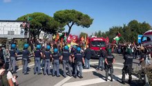 Pisa,l corteo di oltre 10mila persone all'ingressi in Fi-Pi-Li: c'? la polizia
