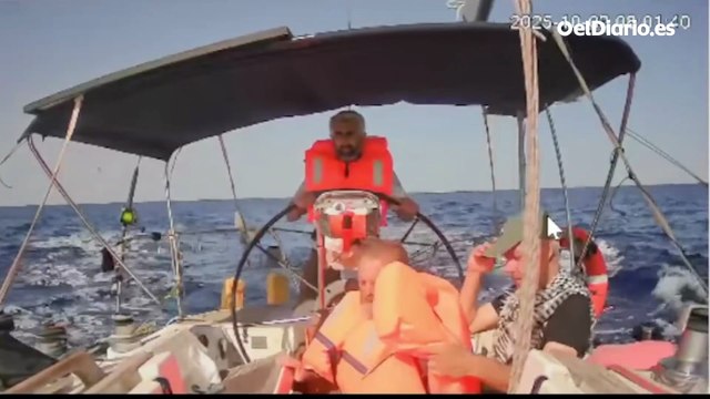 Momento en que Israel asalta en aguas internacionales el último barco de la flotilla que aún navegaba hacia Gaza