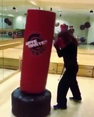 لماذا قرّرت سميرة سعيد اللجوء إلى الكيك بوكس؟