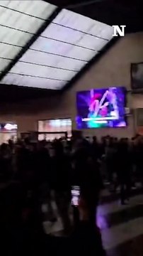 Caos alla Stazione di Santa Maria Novella: Manifestanti Pro-Palestina Tentano di Forzare il Blocco della Polizia, Treni e Tram Fermi