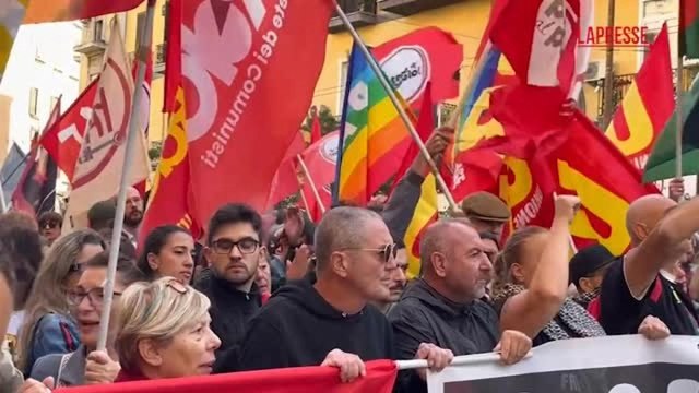 Più di 20mila in piazza a Napoli per il corteo a sostegno della Palestina: il video