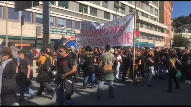Italia in piazza per Flottilla e Gaza, decine di migliaia a Genova
