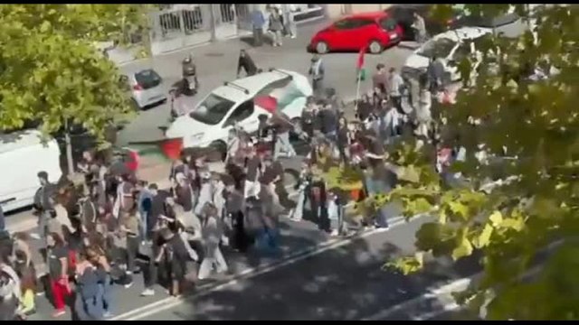 Sciopero, a Roma il corteo degli studenti lungo la via Nomentana