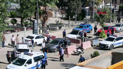 Duruşma sonrası taraflar adliye önünde birbirine girdi; 8 yaralı, 15 gözaltı!