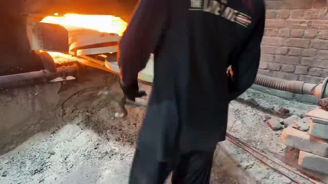 Incredible Process of Recycling Aluminum Scrap Into New Largest Aluminum Cooking Pots In Factory
