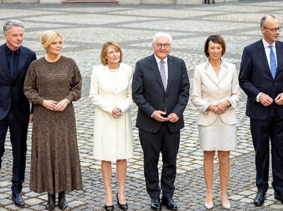 Pilawa posiert erstmals mit klöckner und der politik-prominenz