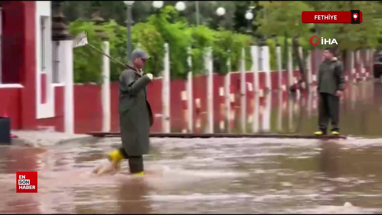 Fethiye'de sağanak yağışa teslim oldu