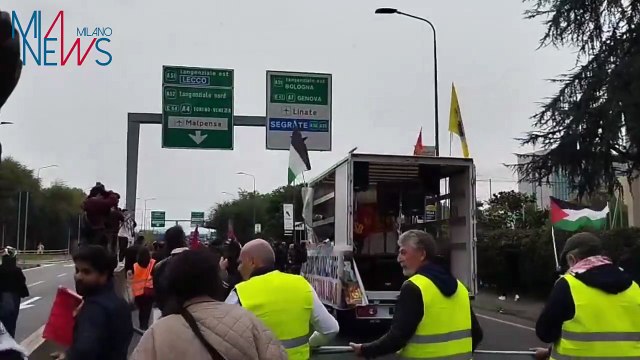 Milano, corteo pro Gaza blocca la tangenziale