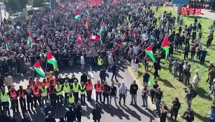 Sciopero generale, a Bologna oltre 10 mila persone in piazza: le immagini