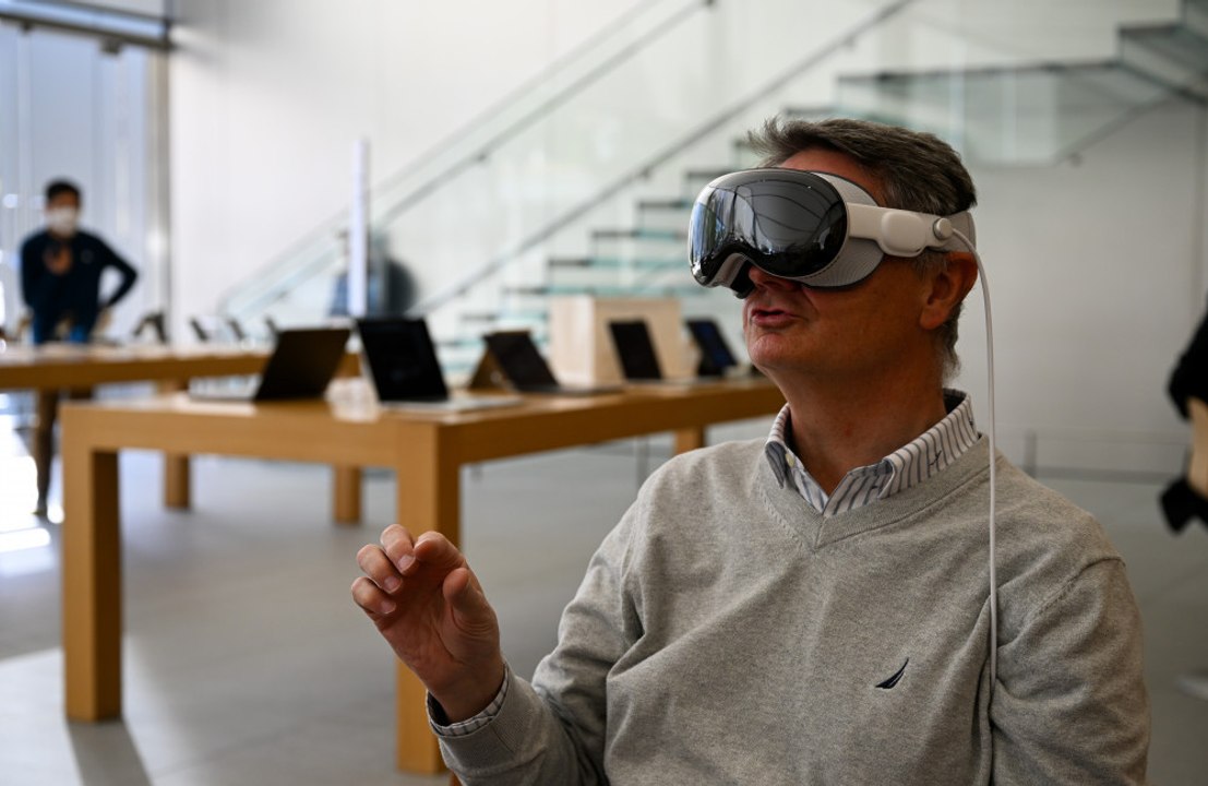 Apple ‘shelves cheaper Vision Pro to prioritise Meta-like AI glasses’