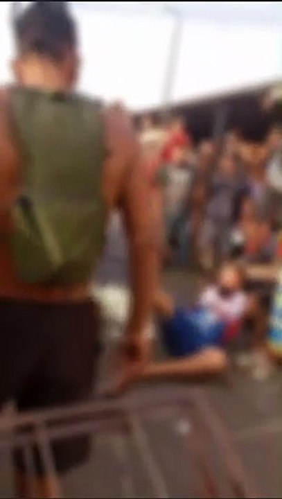Homens trocam socos no Ceasa em plena luz do dia; vídeo mostra torcida ao redor