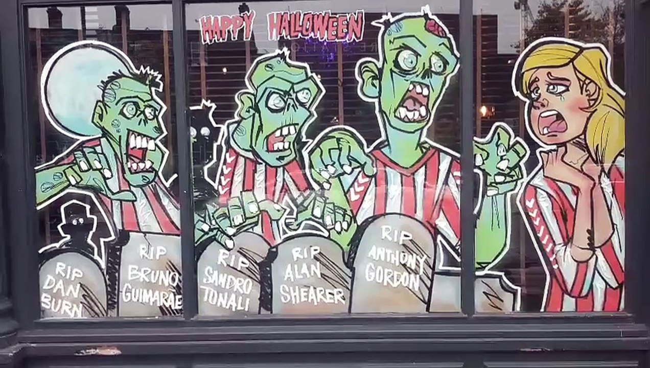 Sunderland bar unveils spooktacular SAFC themed Halloween window display including subtle NUFC tease