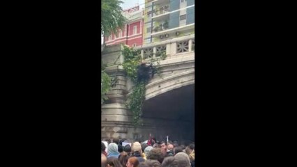 Sciopero pro Gaza e Flotilla a Bari: il Ponte di Sant'Antonio imbrattato con la vernice spray